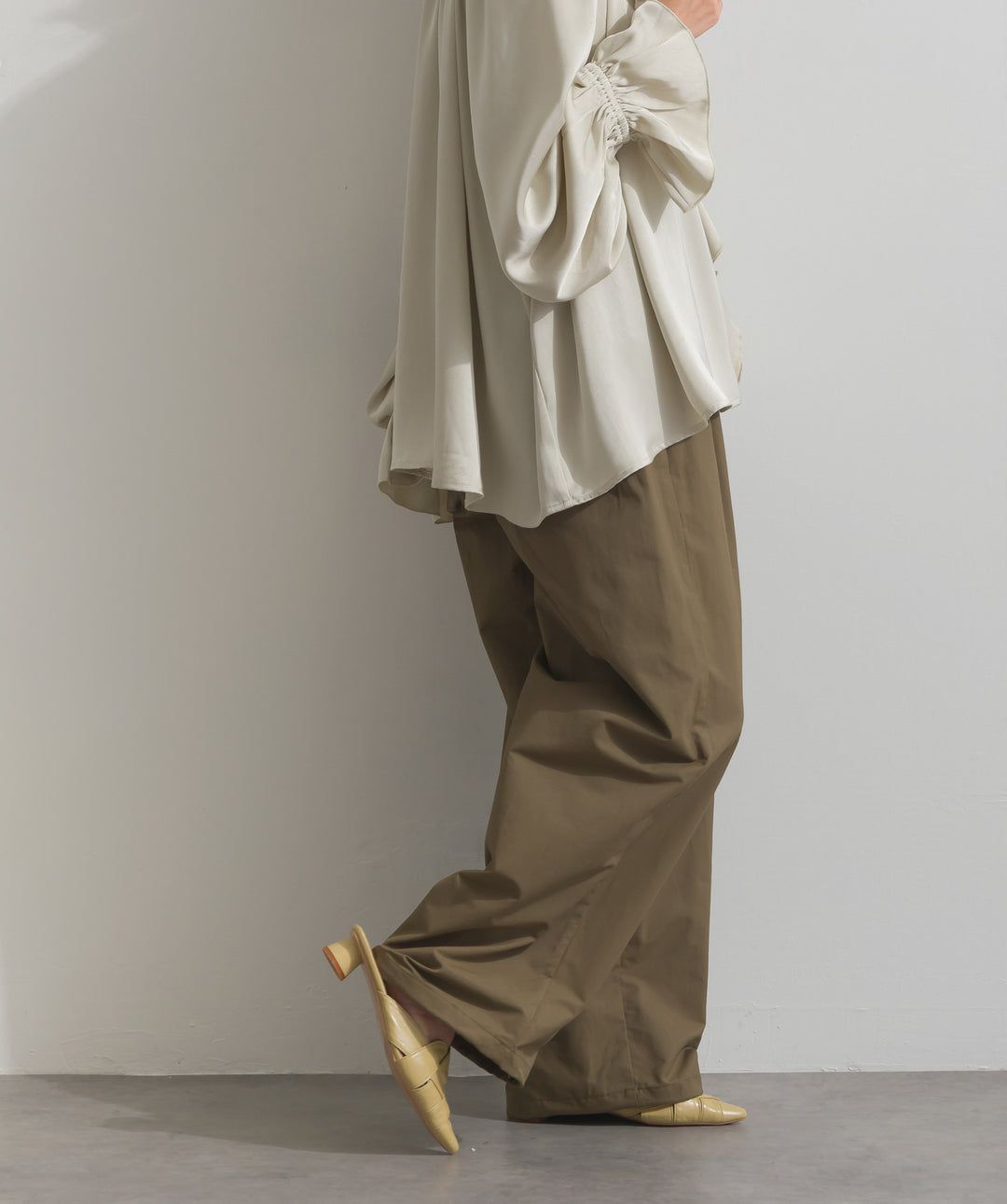 合繊ツイルスタンドウエスト巻きジョガーパンツ