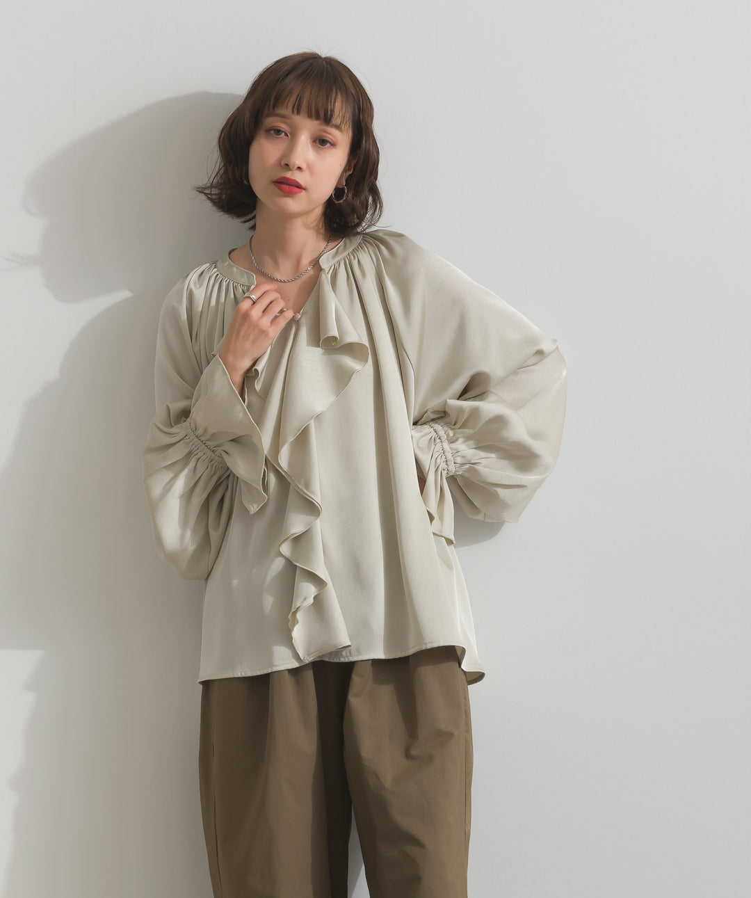 フリルギャザーブラウス