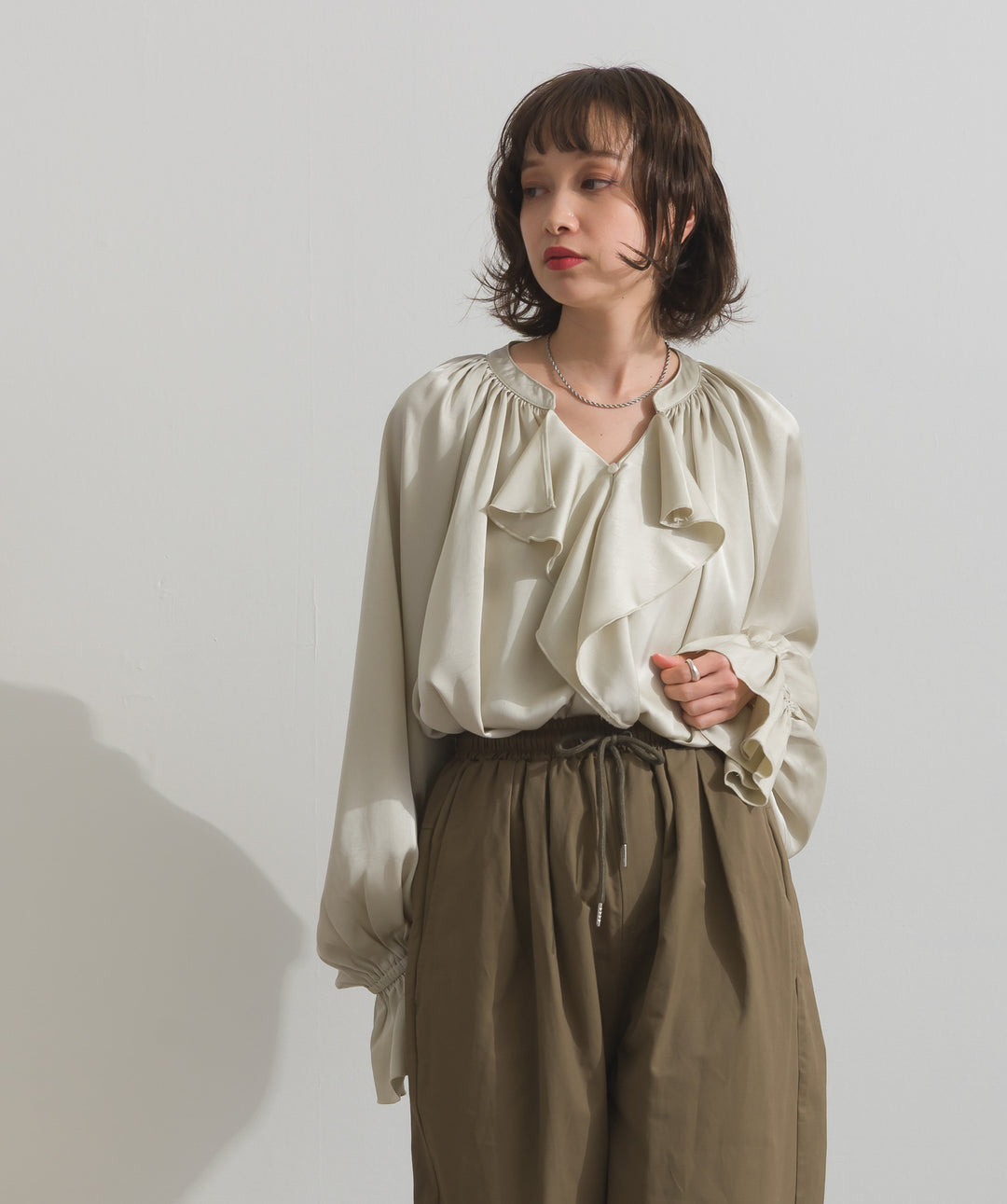 フリルギャザーブラウス