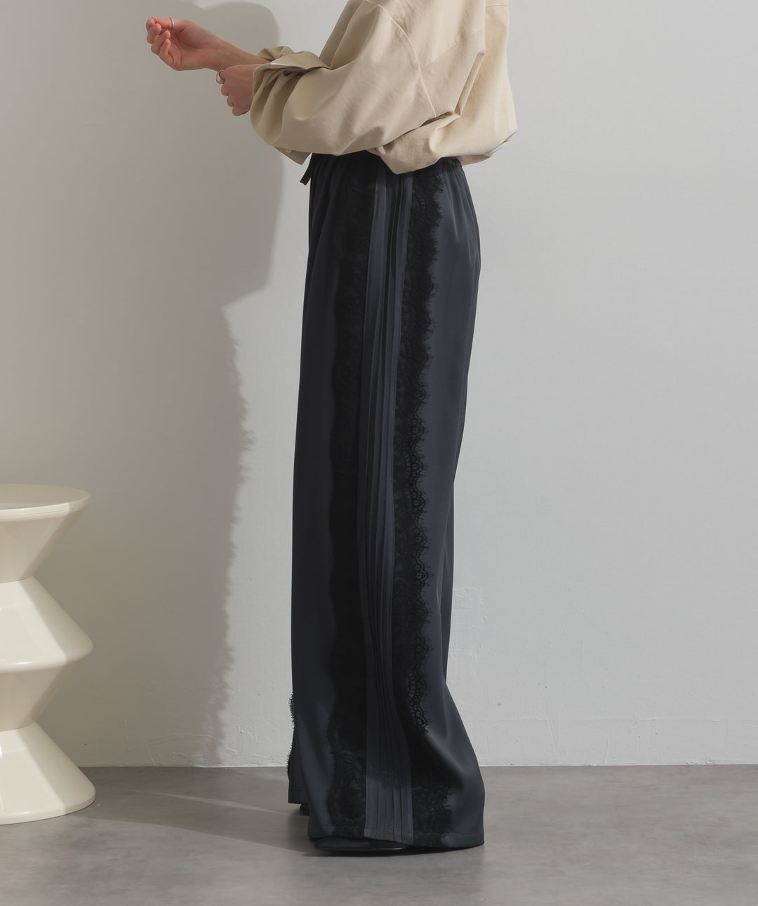 サイドレースワイドパンツ