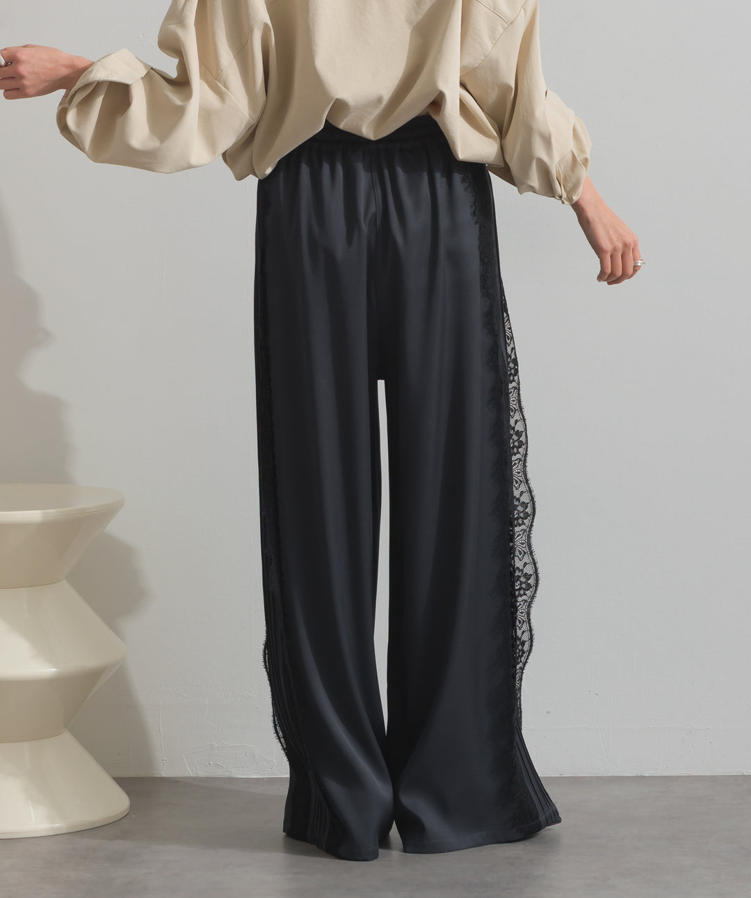 サイドレースワイドパンツ