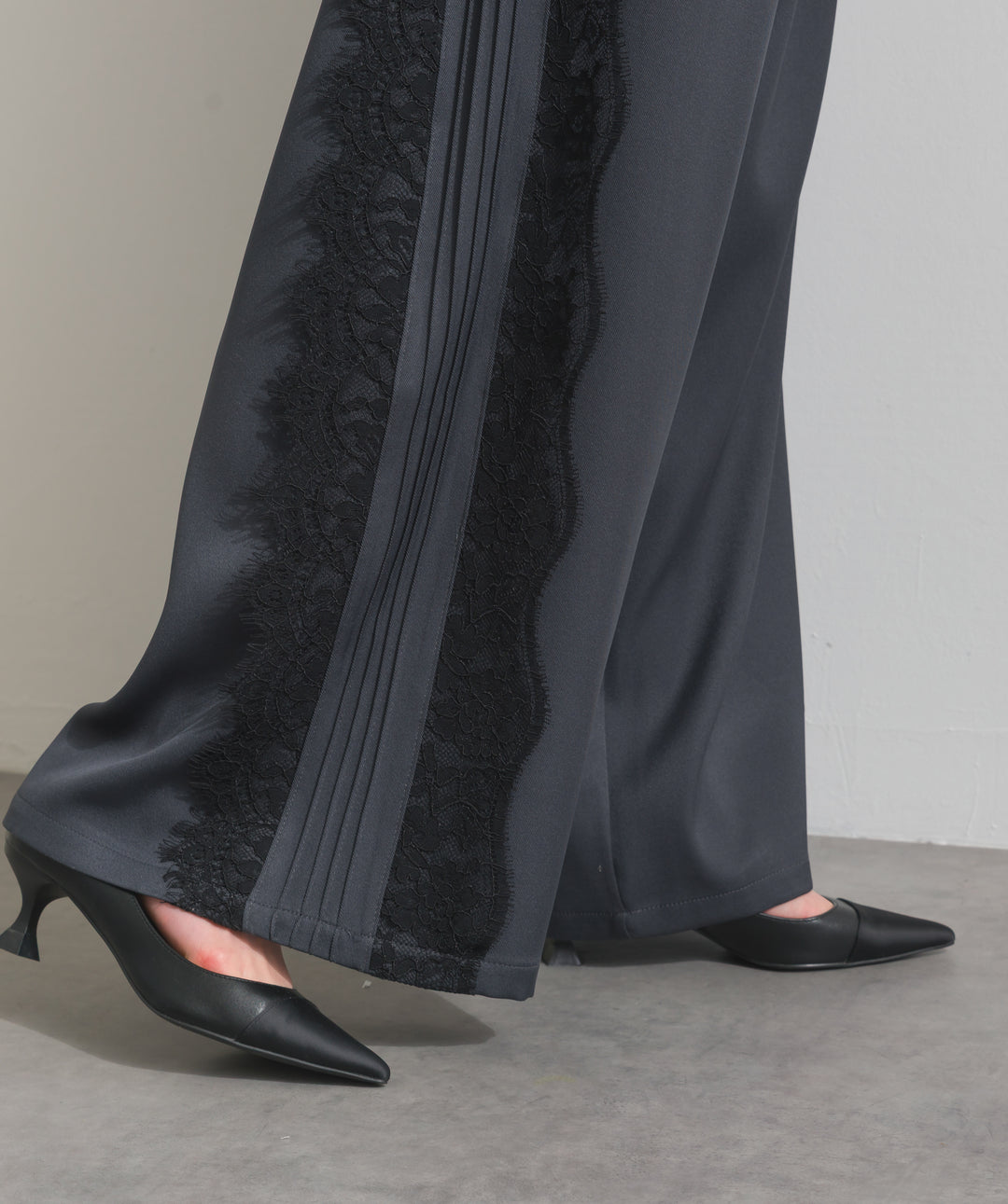 サイドレースワイドパンツ