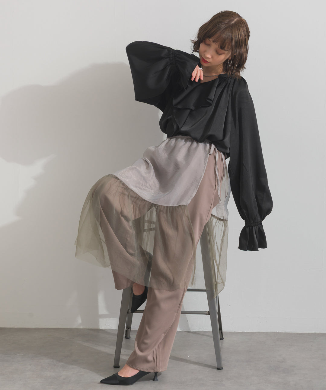 フリルギャザーブラウス