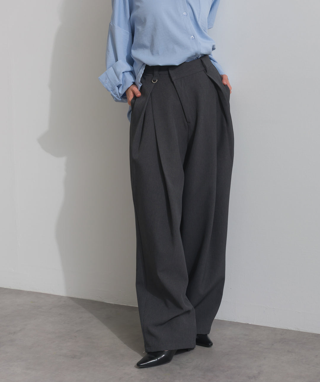 アシンメトリーウエストタックパンツ