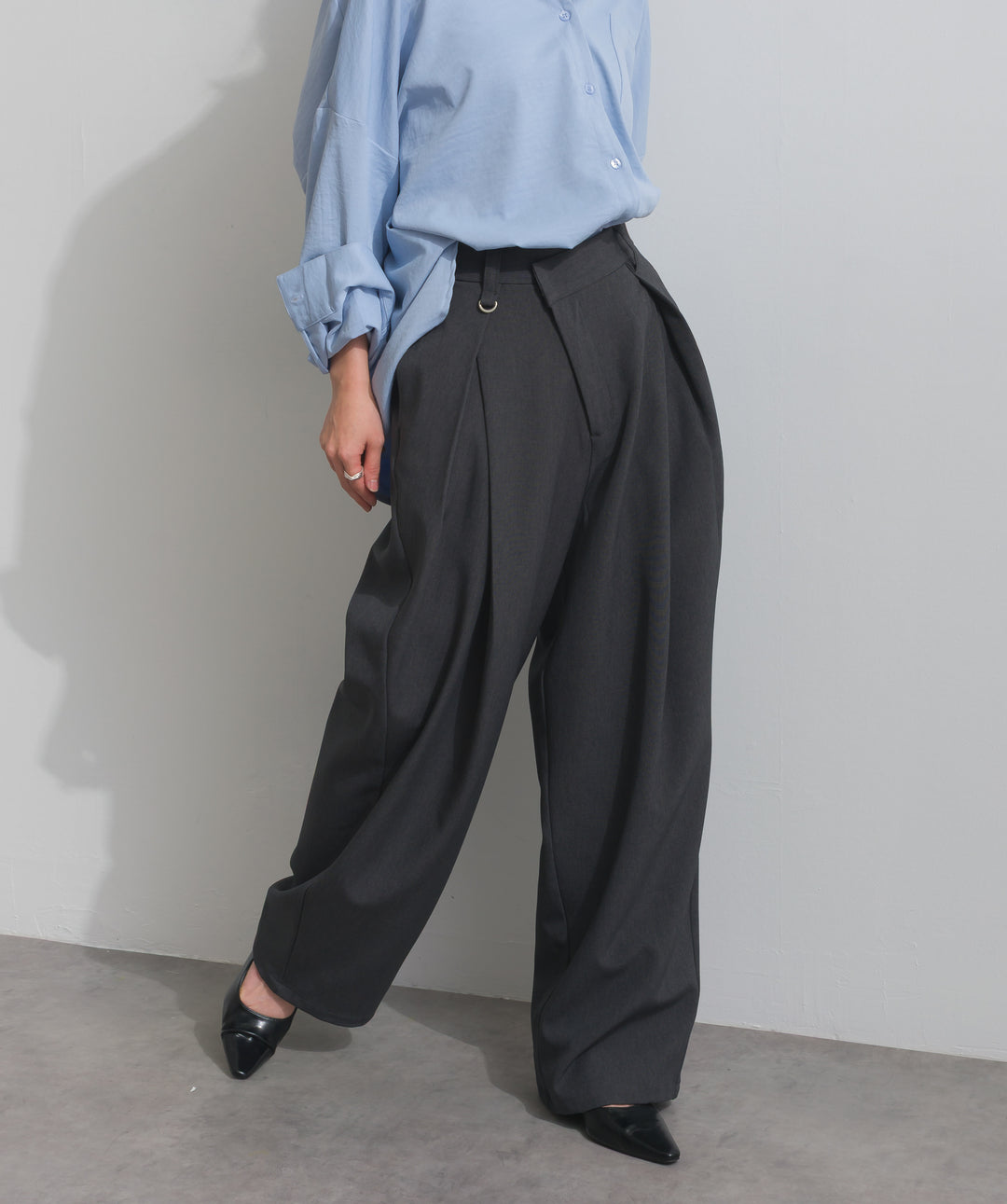 アシンメトリーウエストタックパンツ