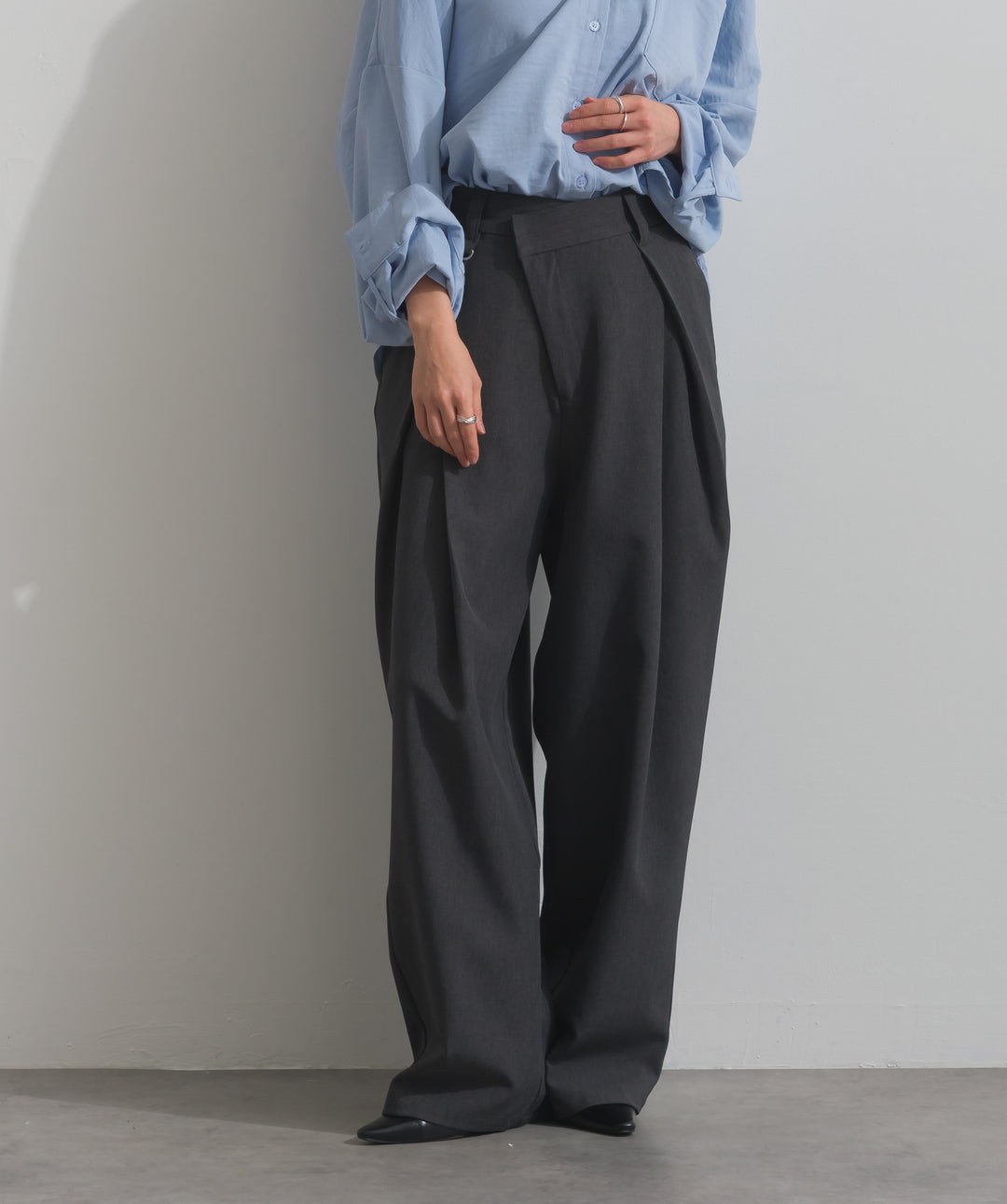 アシンメトリーウエストタックパンツ