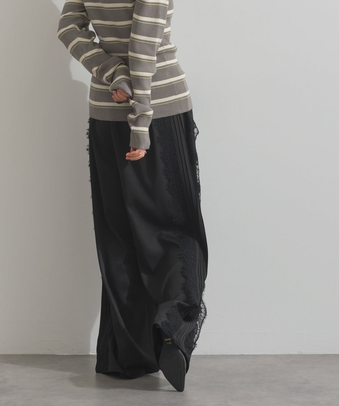 サイドレースワイドパンツ