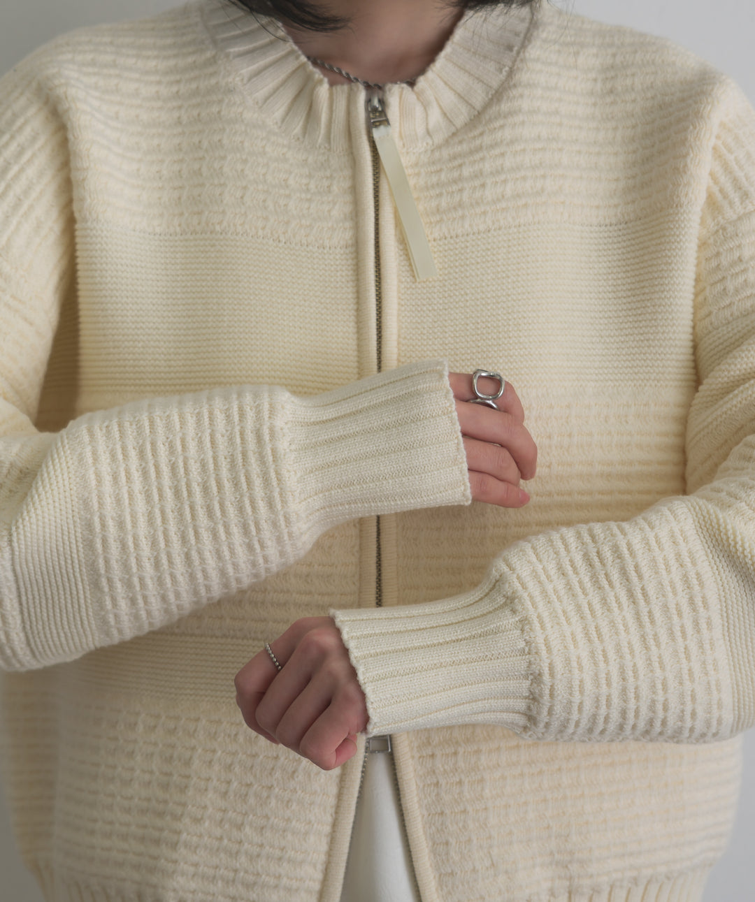 タック編みZIPアップニットカーディガン