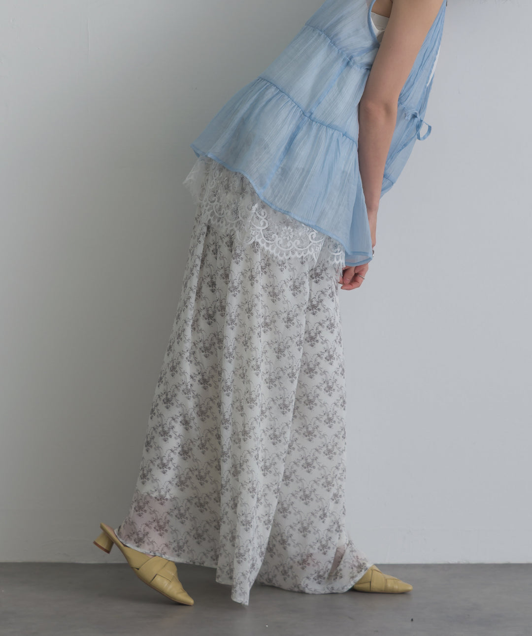 ボタニカル柄ワイドパンツ