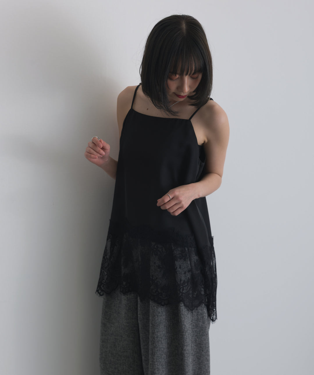 花柄裾レースキャミソール