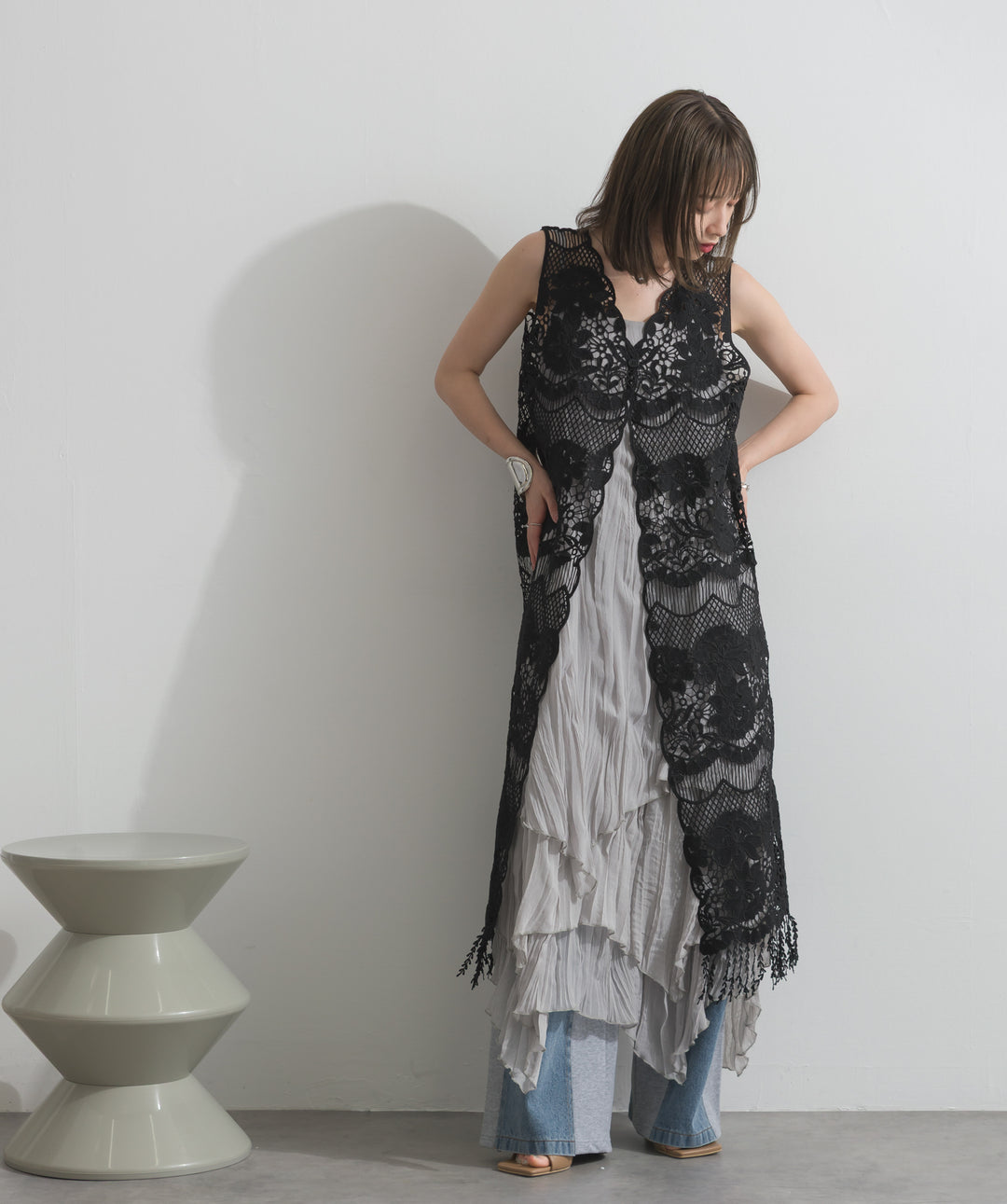 【SET】シアーシャーリングレイヤードキャミワンピース+フラワーデザインレースロングジレ+サイドスウェットドッキングデニム(3set)