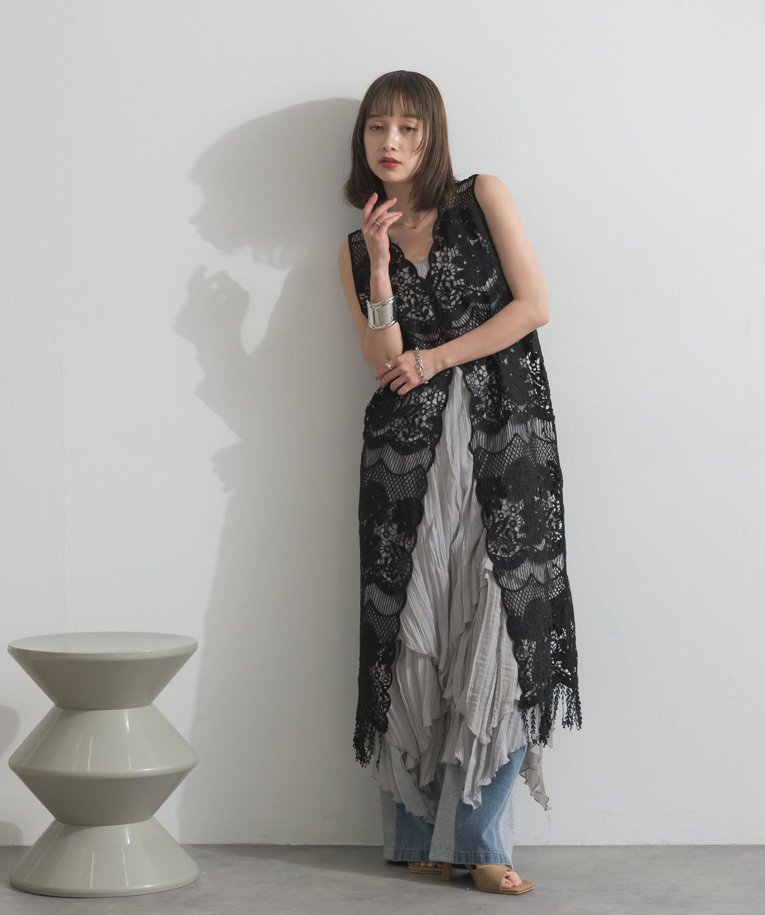 【SET】シアーシャーリングレイヤードキャミワンピース+フラワーデザインレースロングジレ+サイドスウェットドッキングデニム(3set)