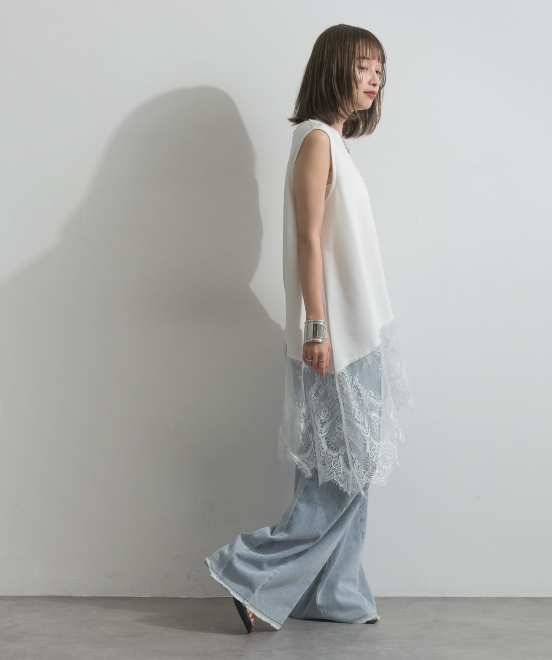 レースヘムレイヤードノースリーブトップス