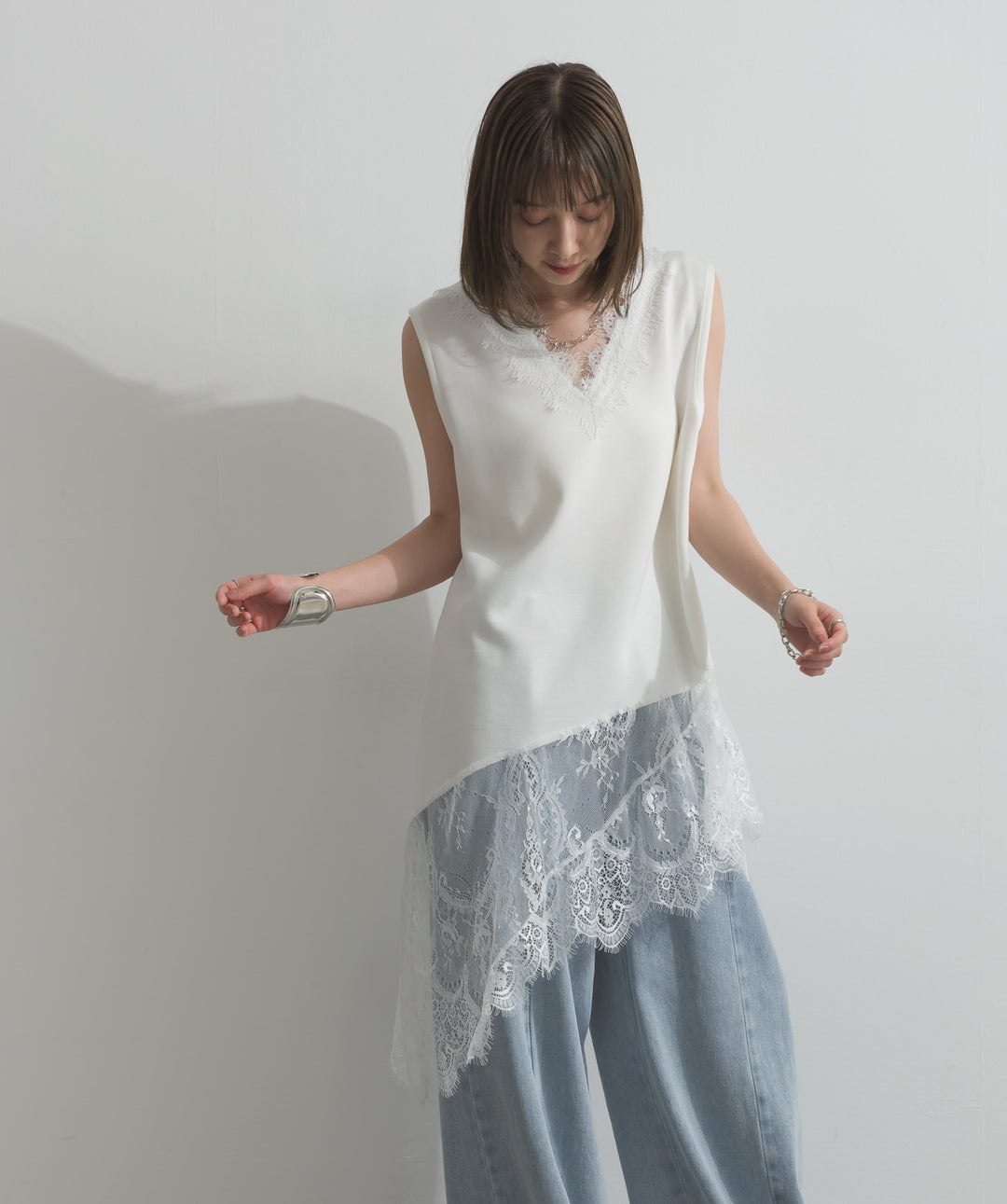 レースヘムレイヤードノースリーブトップス