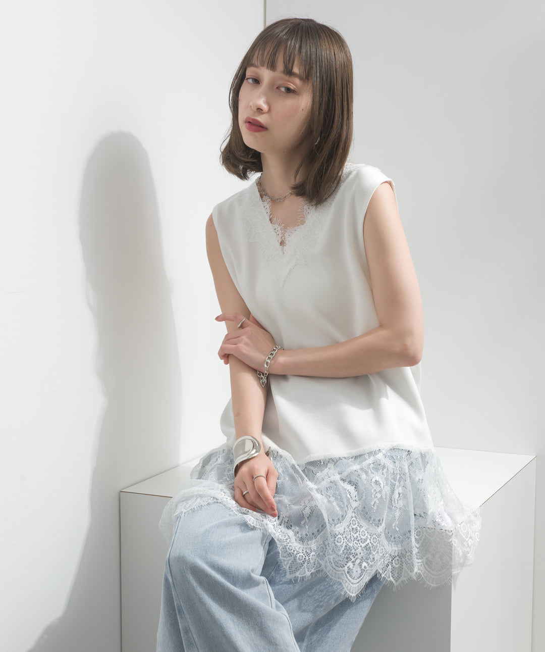 レースヘムレイヤードノースリーブトップス