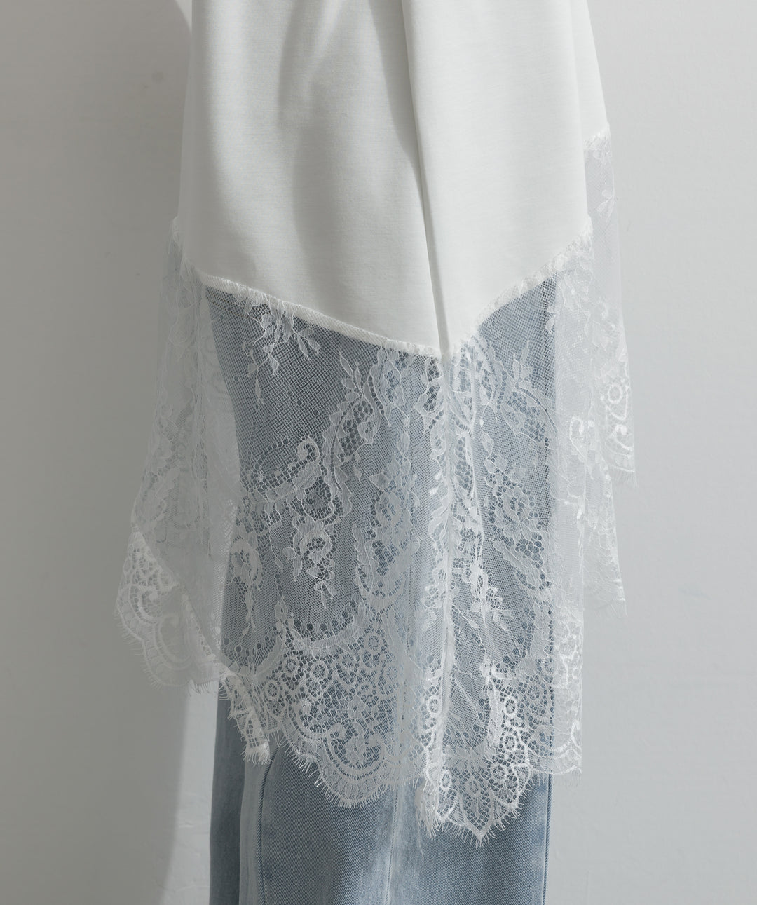 レースヘムレイヤードノースリーブトップス