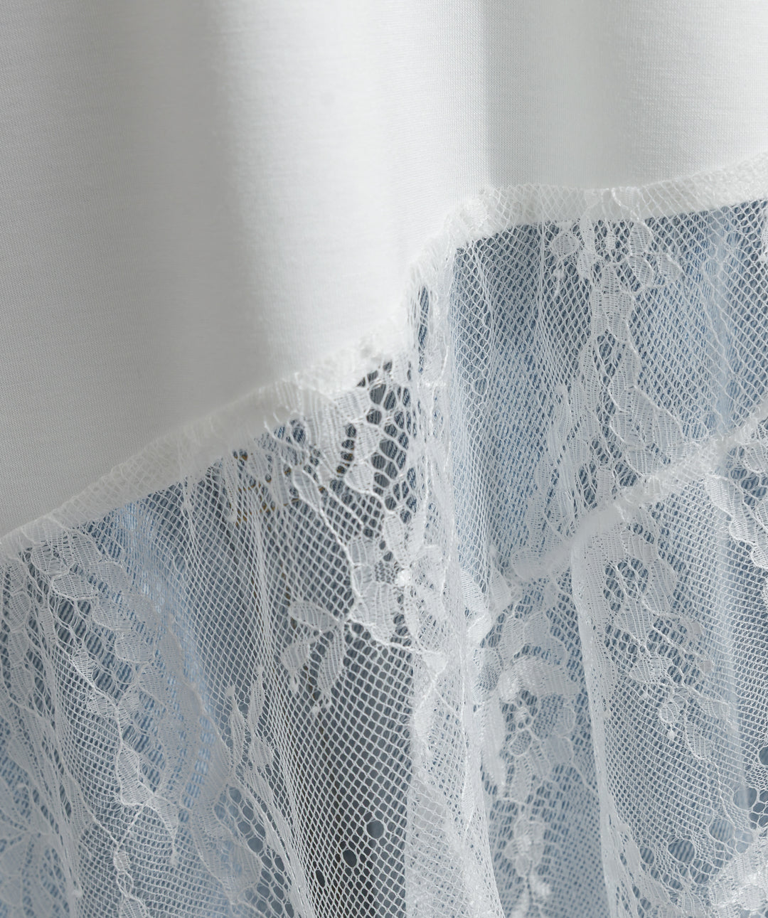 レースヘムレイヤードノースリーブトップス