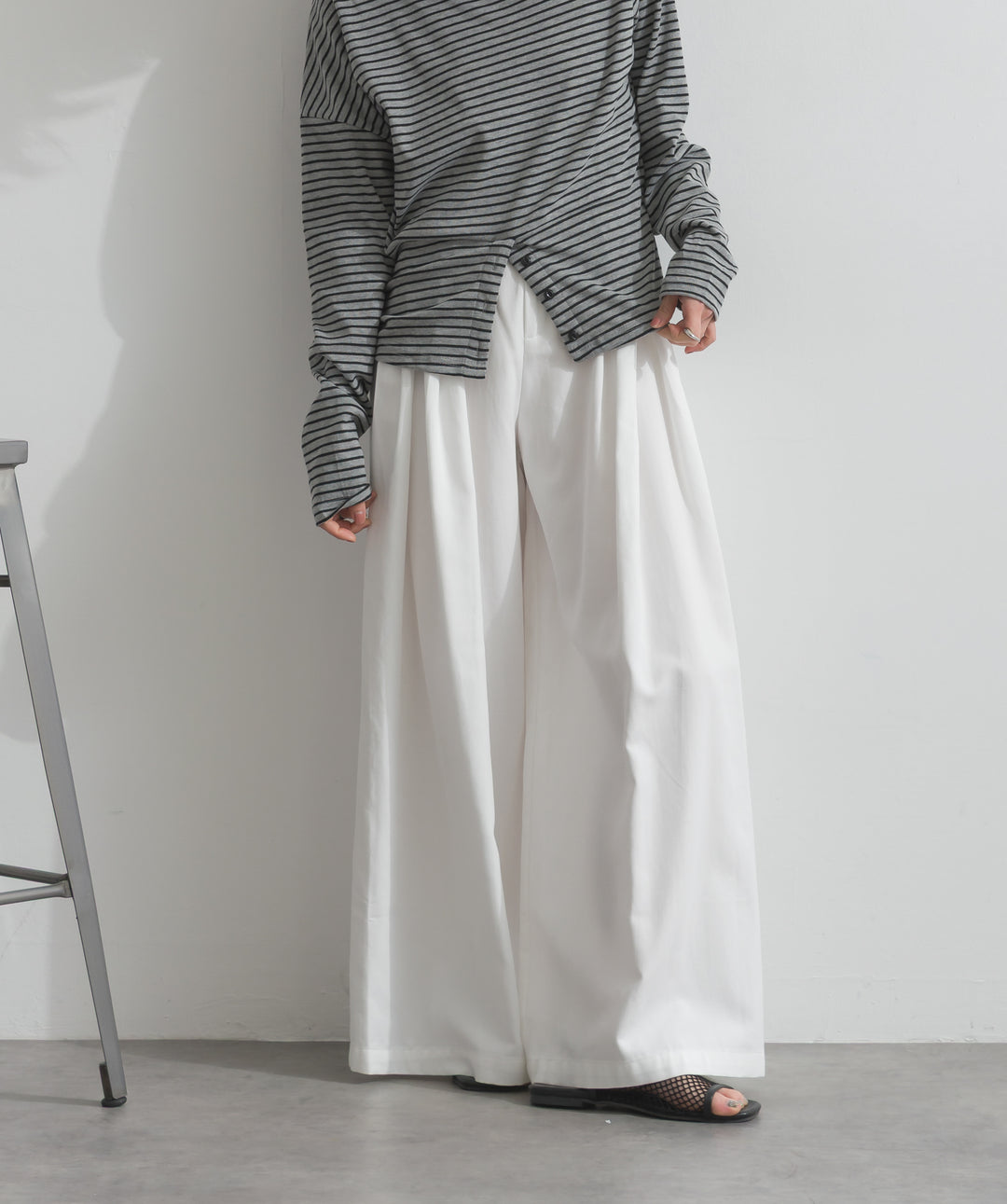 タックワイドパンツ