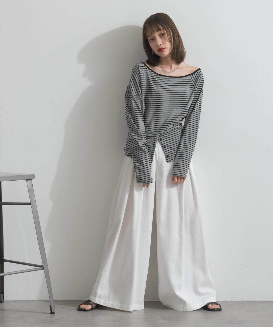 タックワイドパンツ