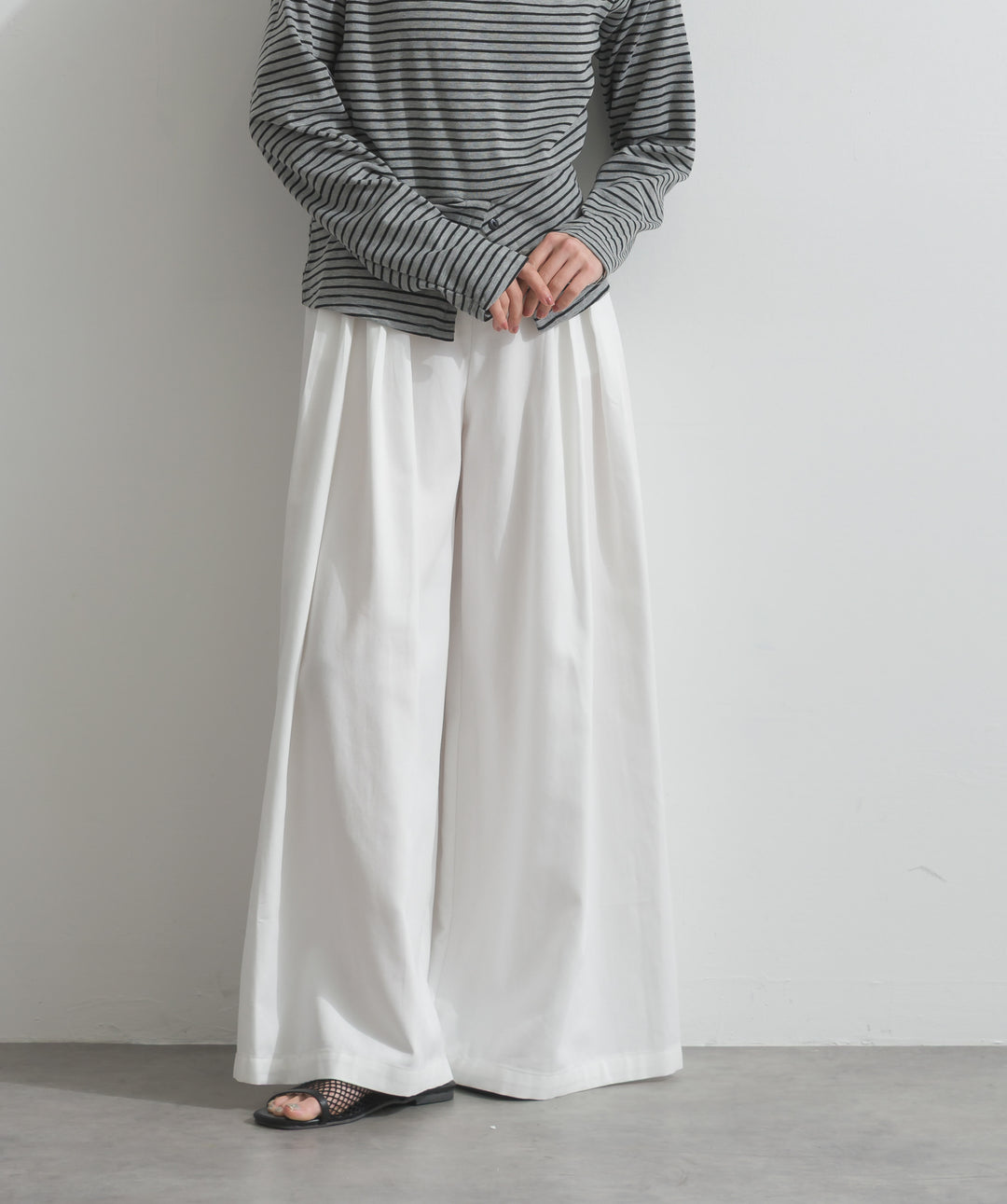 タックワイドパンツ