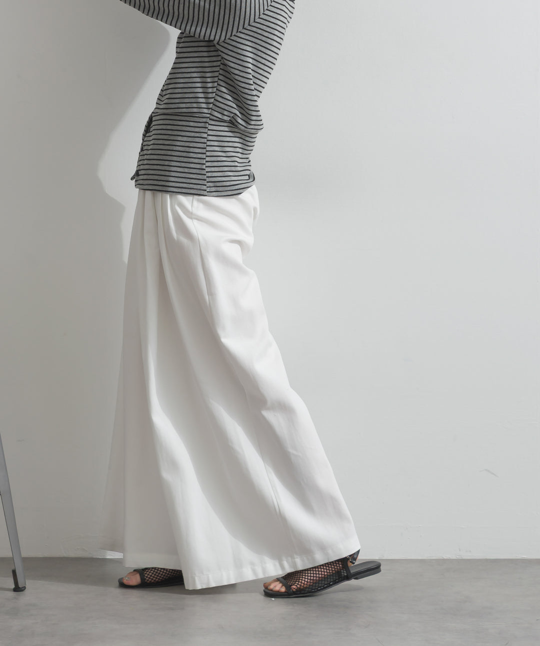 タックワイドパンツ