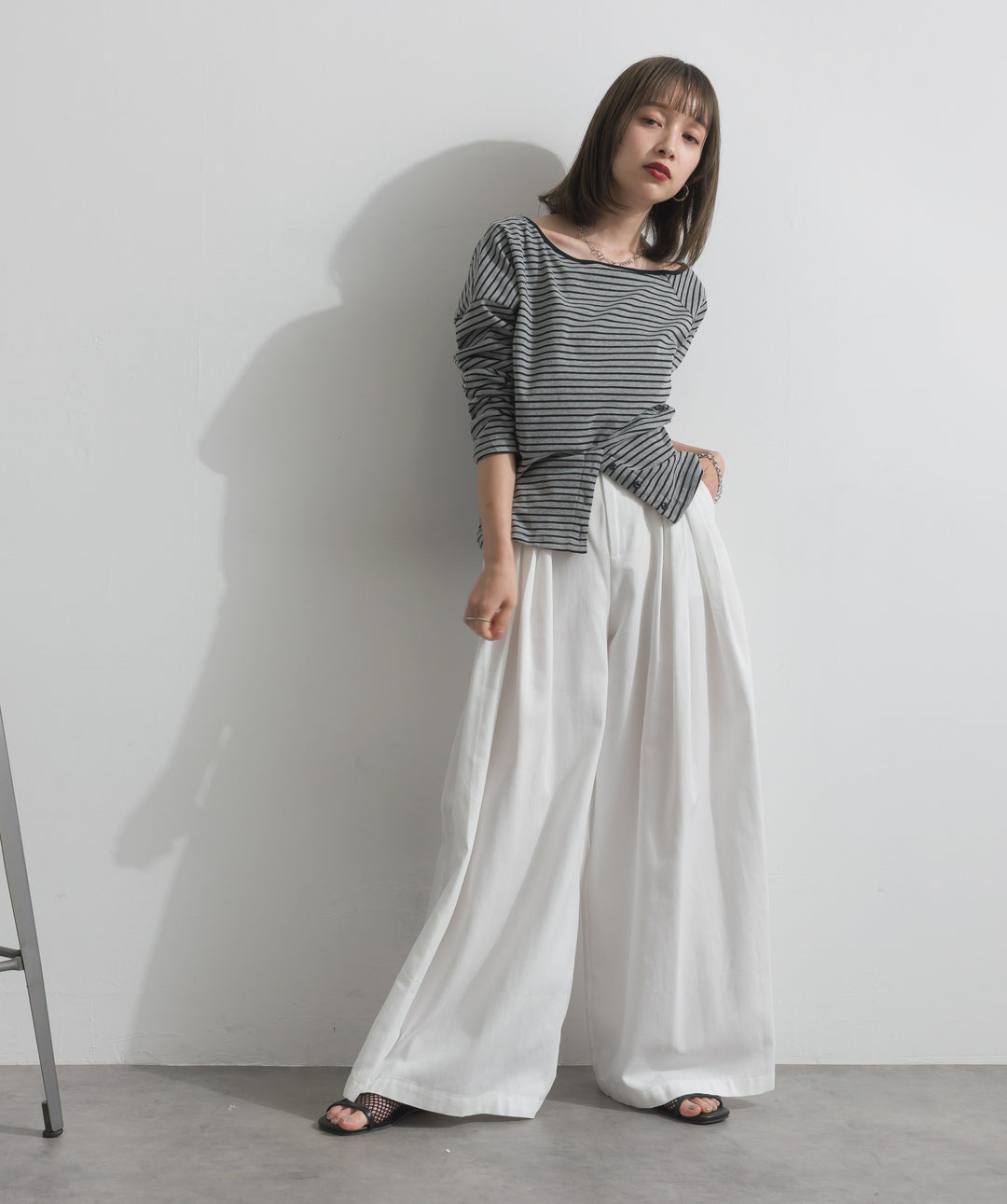 タックワイドパンツ