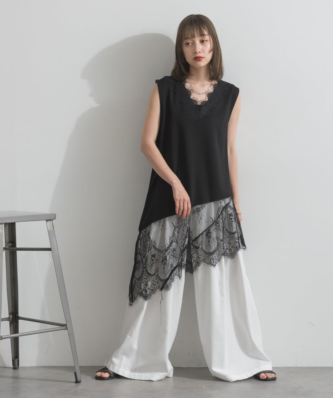 レースヘムレイヤードノースリーブトップス