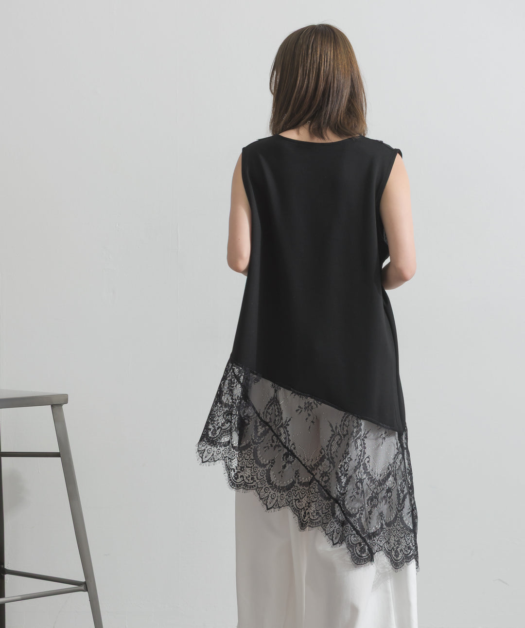 レースヘムレイヤードノースリーブトップス