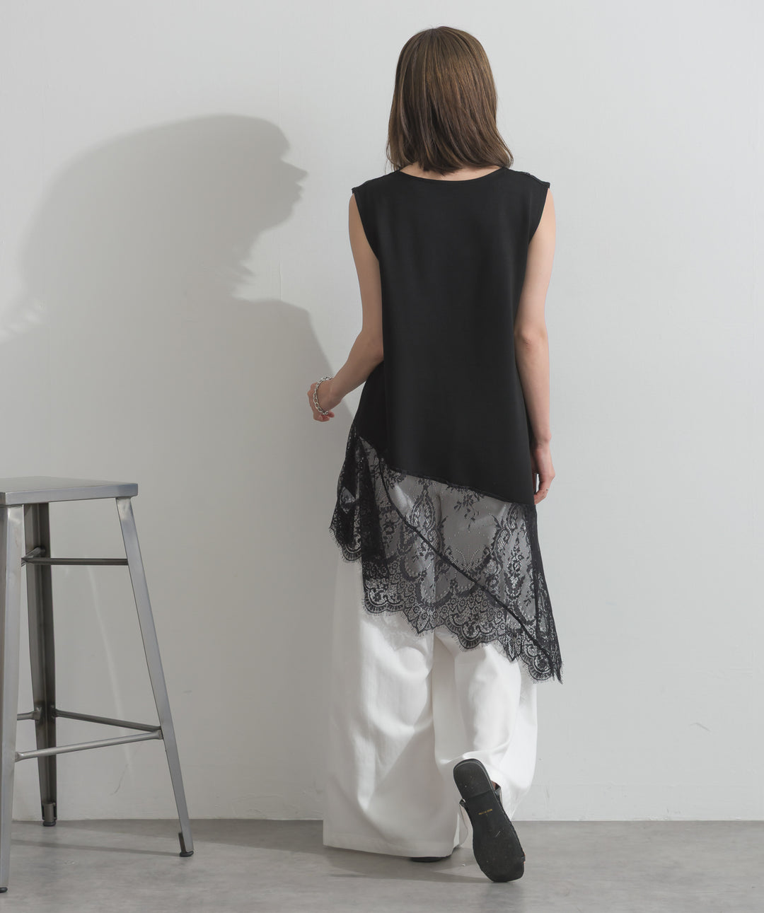 レースヘムレイヤードノースリーブトップス