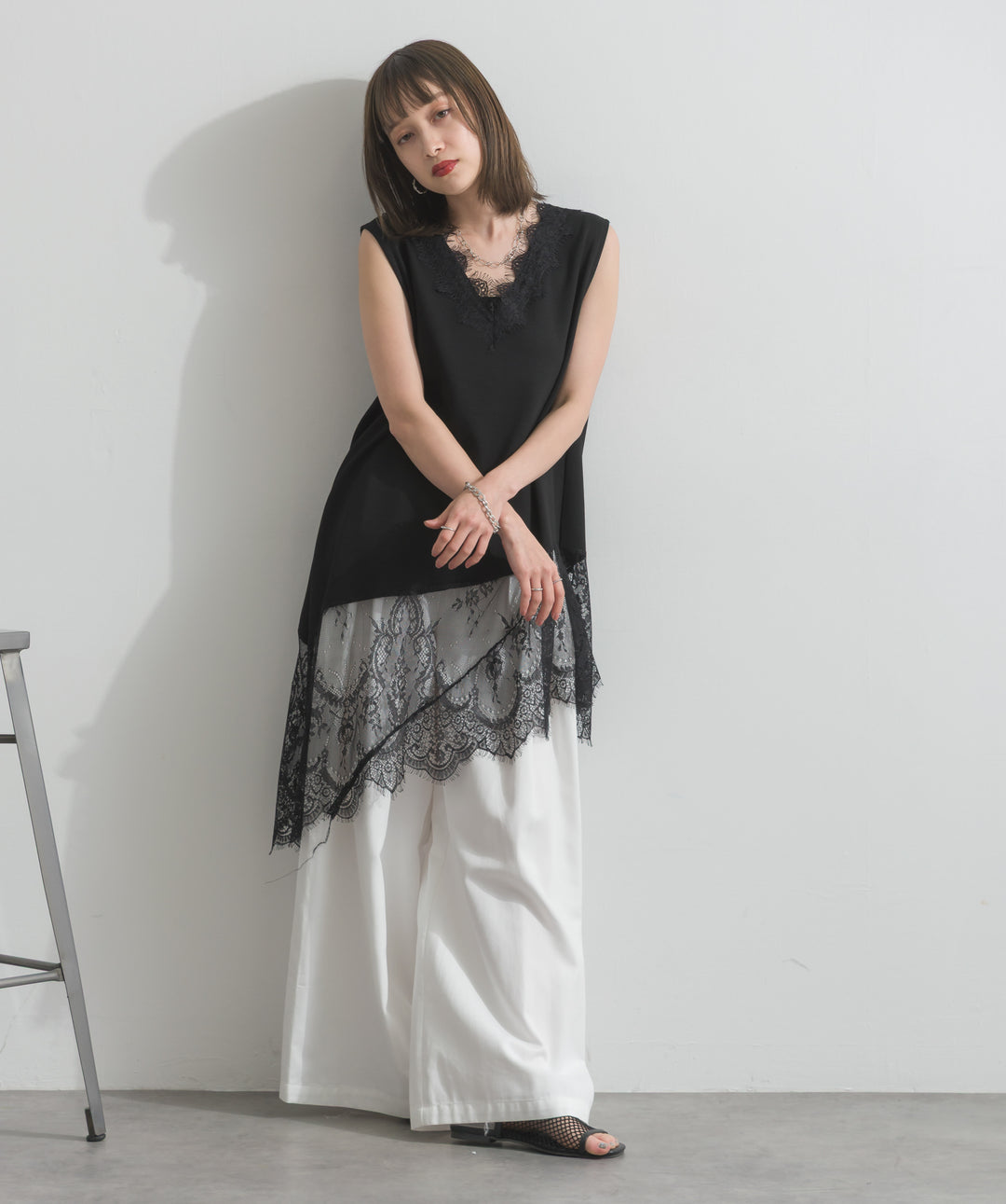 レースヘムレイヤードノースリーブトップス