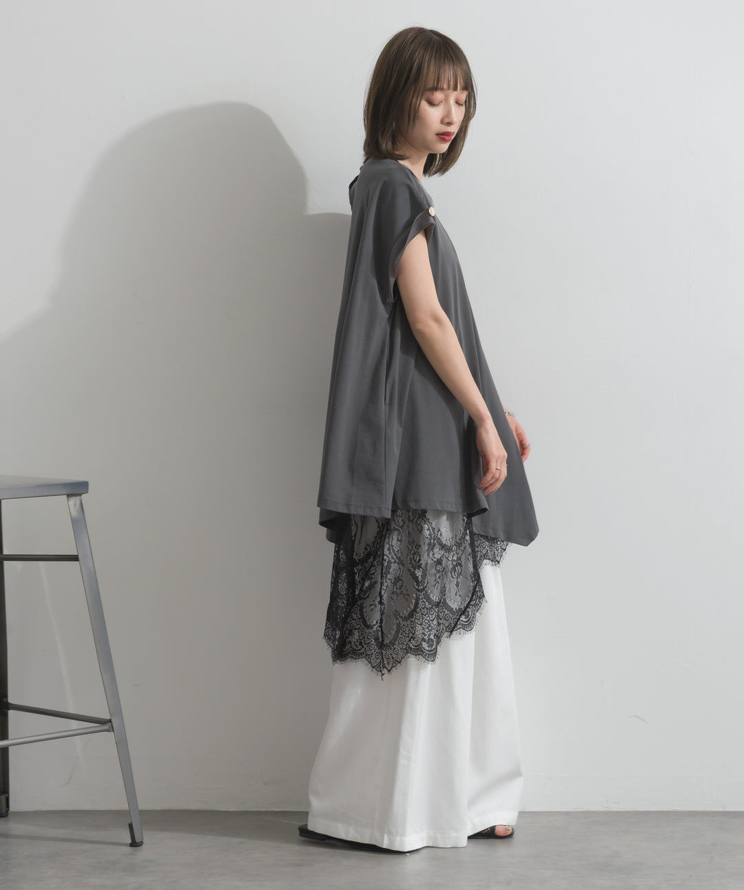 レースヘムレイヤードノースリーブトップス