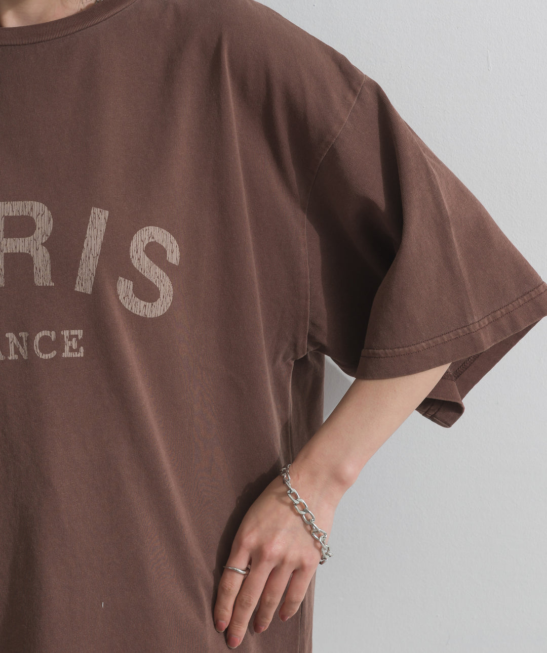ピグメントロゴプリントTシャツ