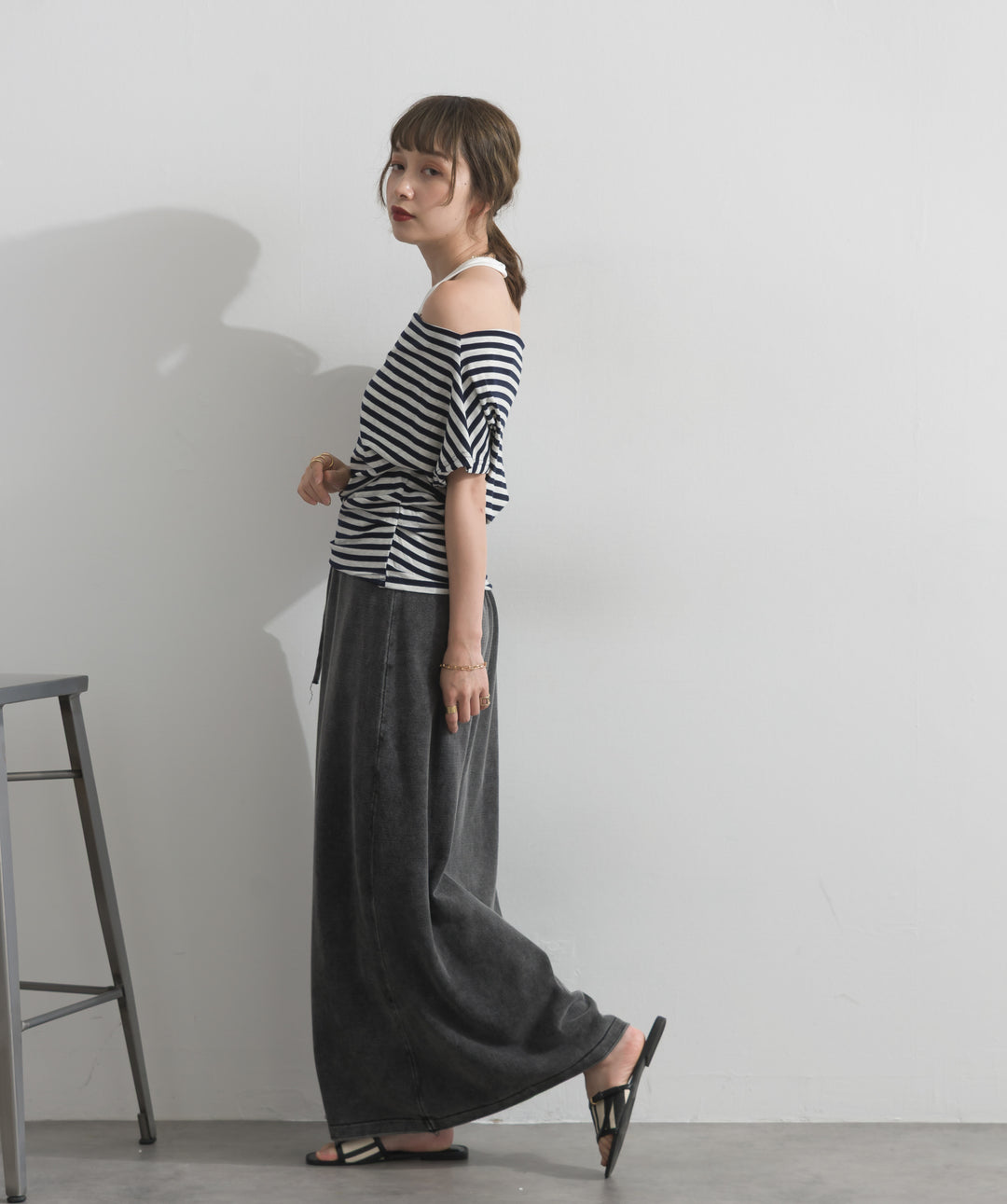 【SET】ホルターネックボーダーオフショルトップス+ピグメントスウェットロングスカート(2set)