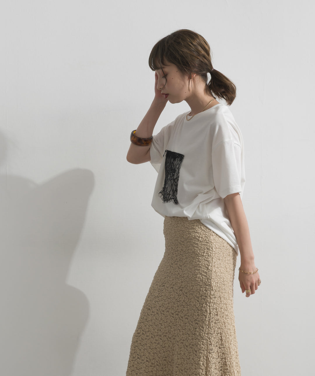 レースロゴ刺繍Tシャツ