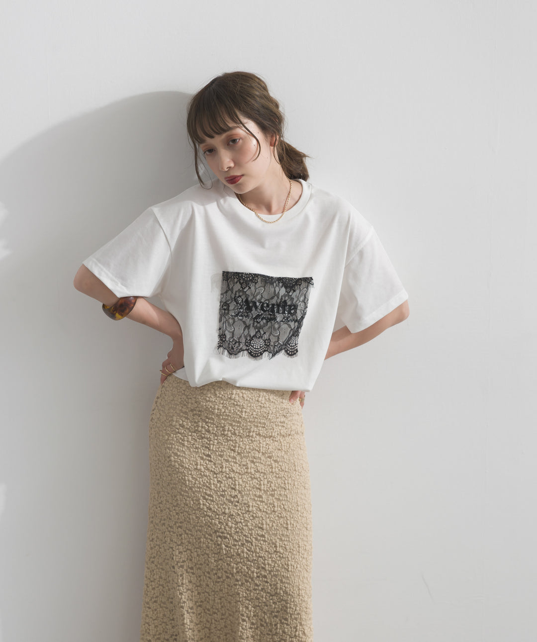 レースロゴ刺繍Tシャツ