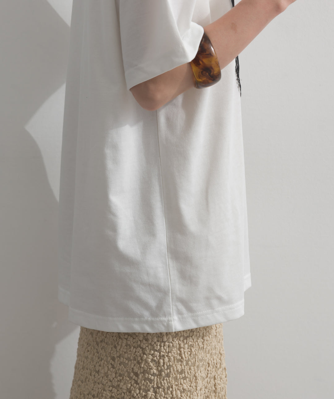 レースロゴ刺繍Tシャツ