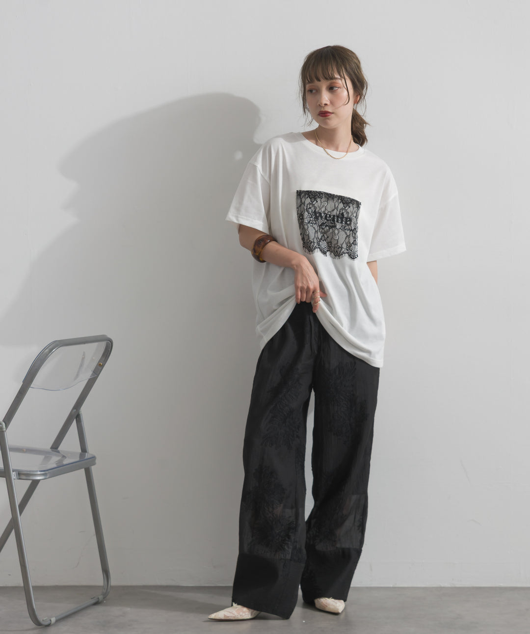 レースロゴ刺繍Tシャツ