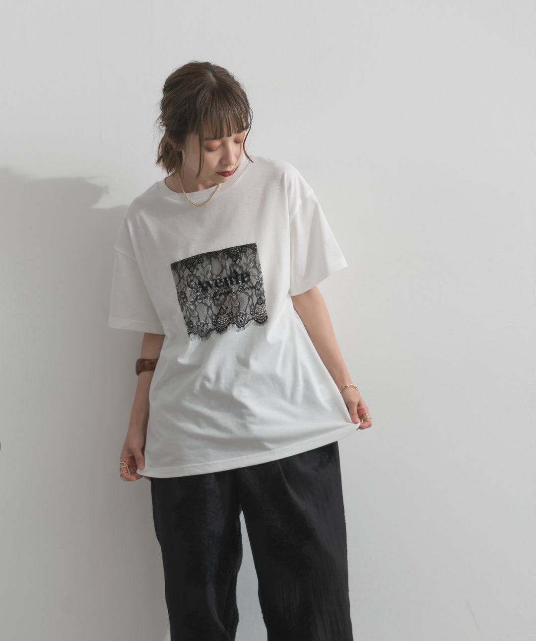 レースロゴ刺繍Tシャツ