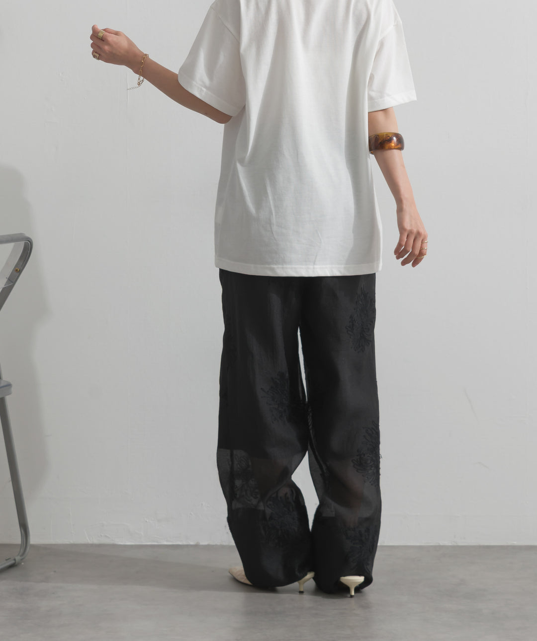【SET】レースロゴ刺繍Tシャツ+フラワー刺繍シアーパンツ(2set)