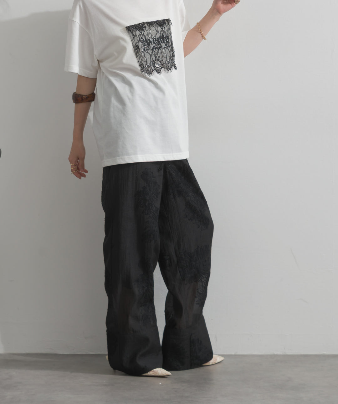 【SET】レースロゴ刺繍Tシャツ+フラワー刺繍シアーパンツ(2set)