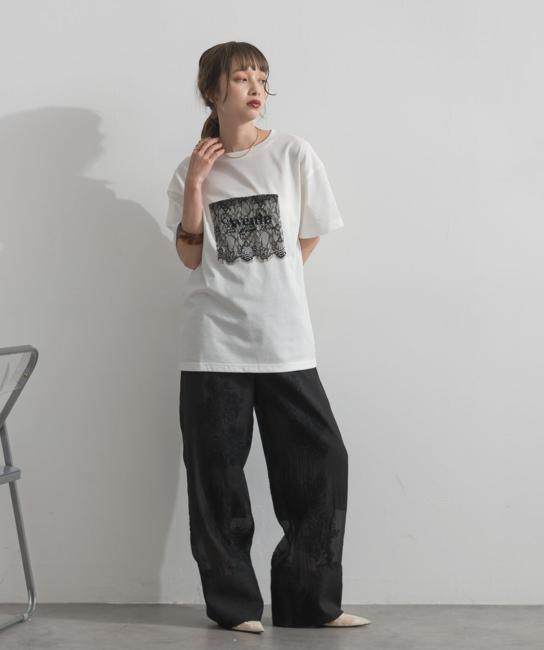 【SET】レースロゴ刺繍Tシャツ+フラワー刺繍シアーパンツ(2set)