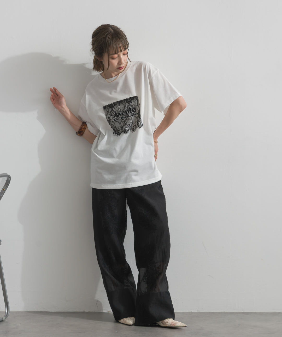 レースロゴ刺繍Tシャツ
