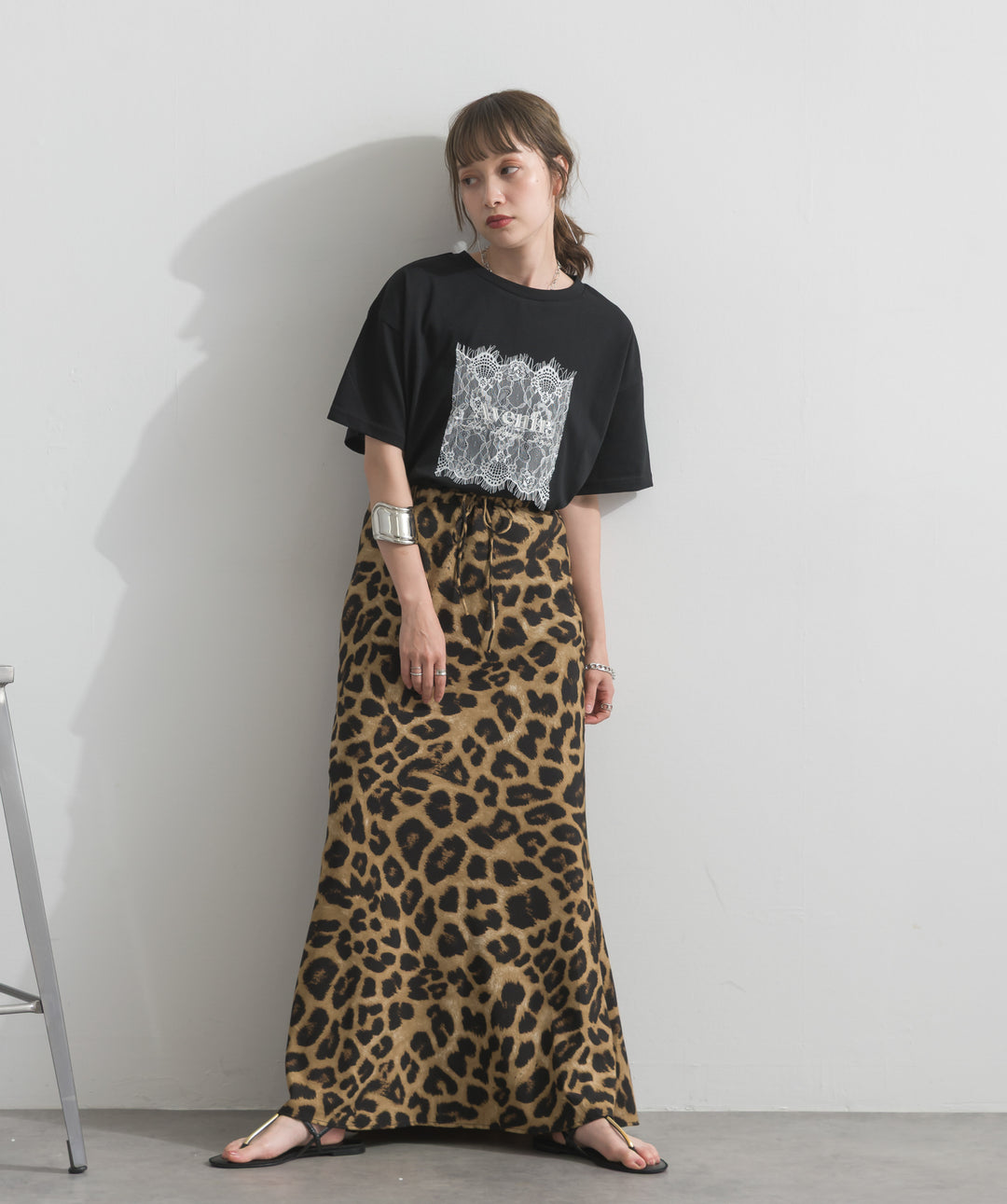 レースロゴ刺繍Tシャツ