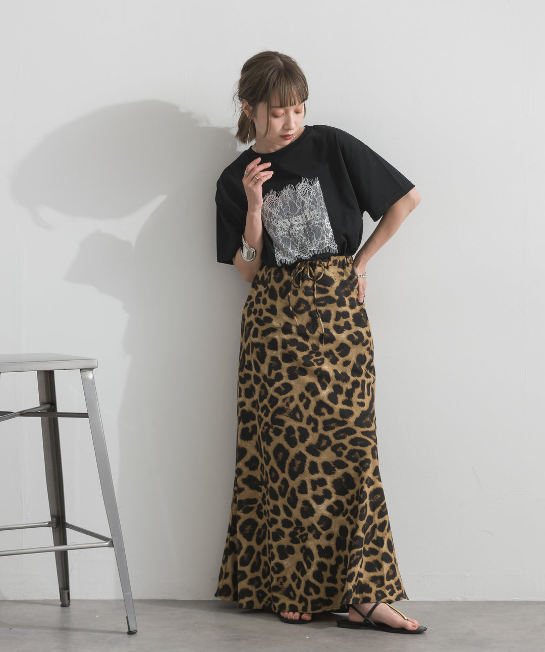 レースロゴ刺繍Tシャツ