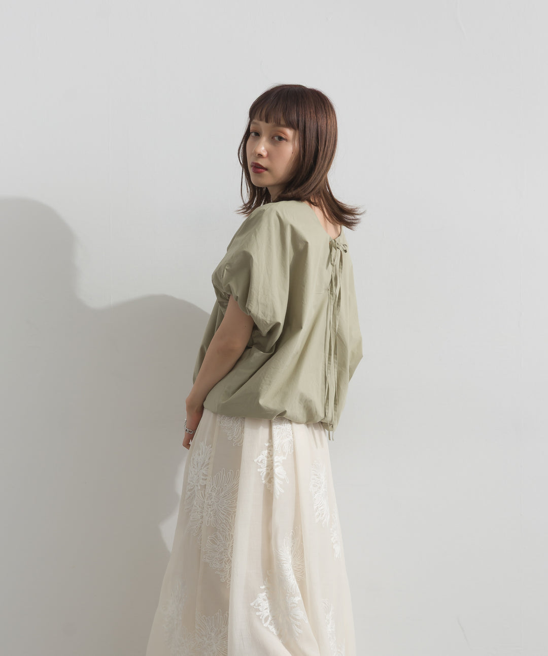 【SET】バルーンシルエットブラウス+フラワー刺繍シアースカート(2set)