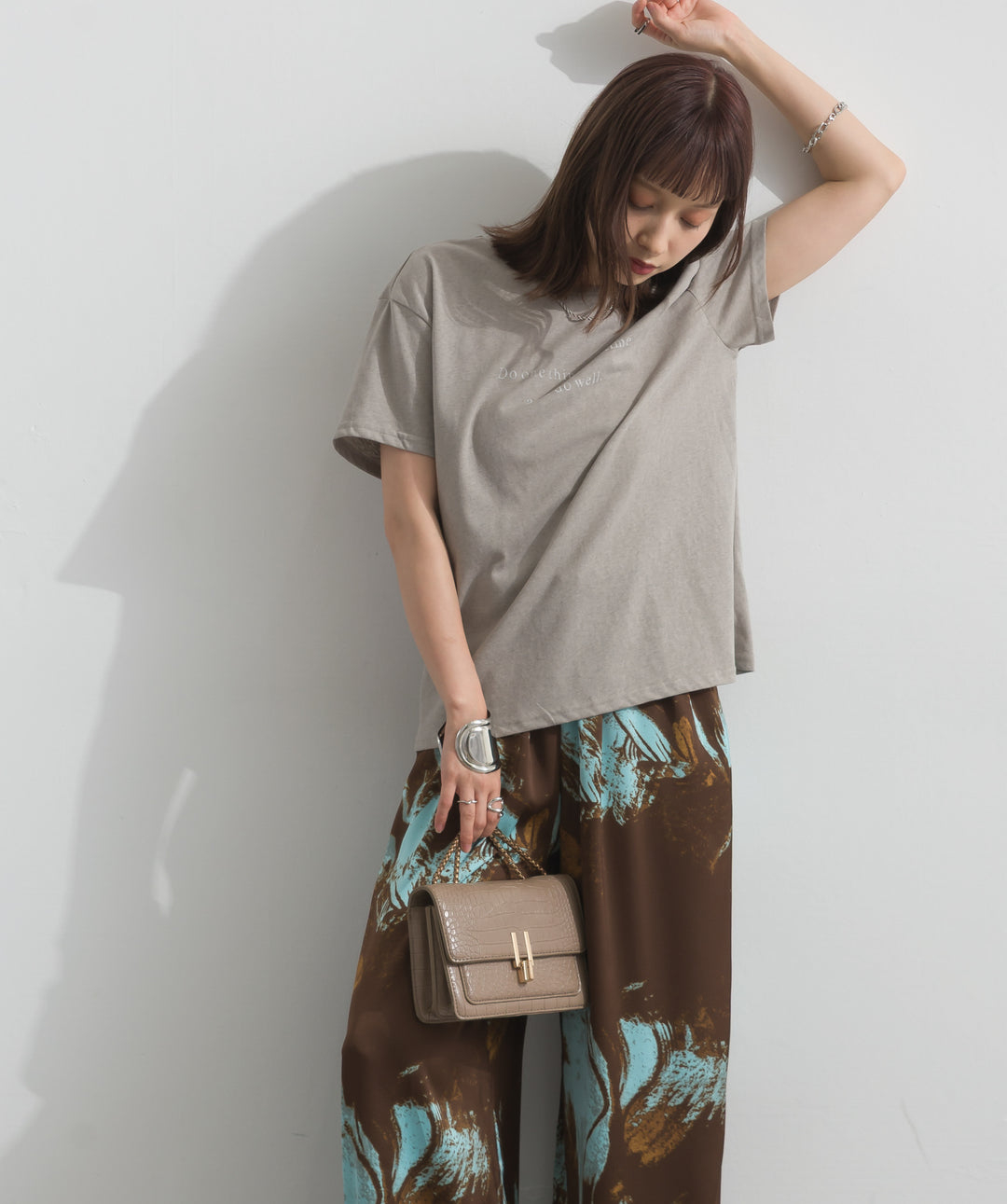 ロゴクルーネックTシャツ