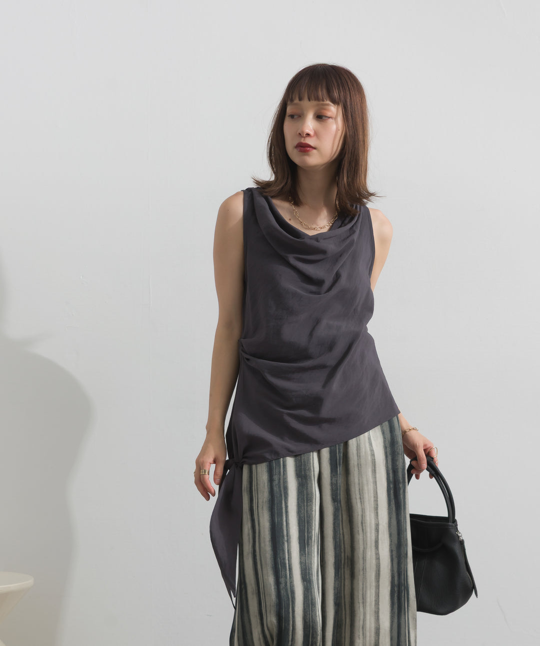 【SET】アシンメトリードレープノースリーブトップス+アートプリントワイドパンツ(2set)