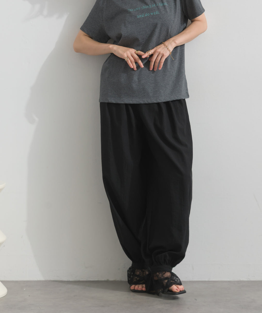 【SET】ロゴクルーネックTシャツ+レースヘムバルーンパンツ(2set)