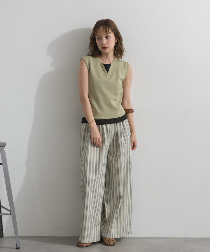 レイヤードデザインVネックノースリーブニット