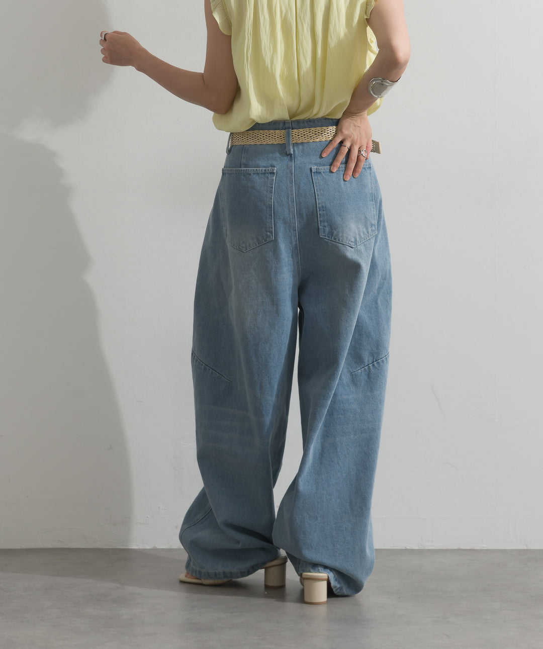 ハイウエストベルトループデザインデニムパンツ